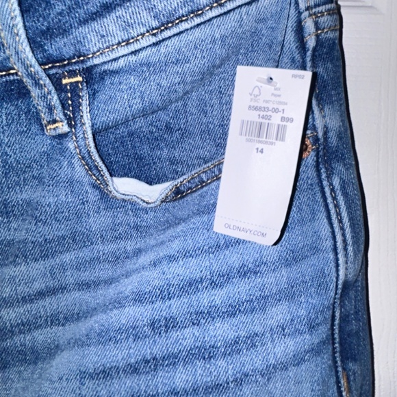 Old Navy Extra High Rise, secret smooth pockets Flare Jeans. Size 14. - Picture 6 of 7